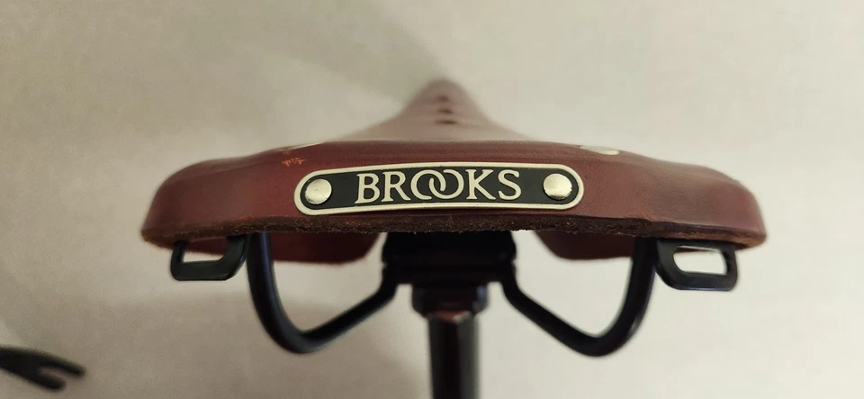 Sillín Brooks Champion Standard B17 de cuero tallado marrón miel con tija de sillín Foto 2 de 4
