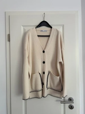 Neuwertige Strickjacke von Zara in Größe M Oversize. - Bild 1 von 4