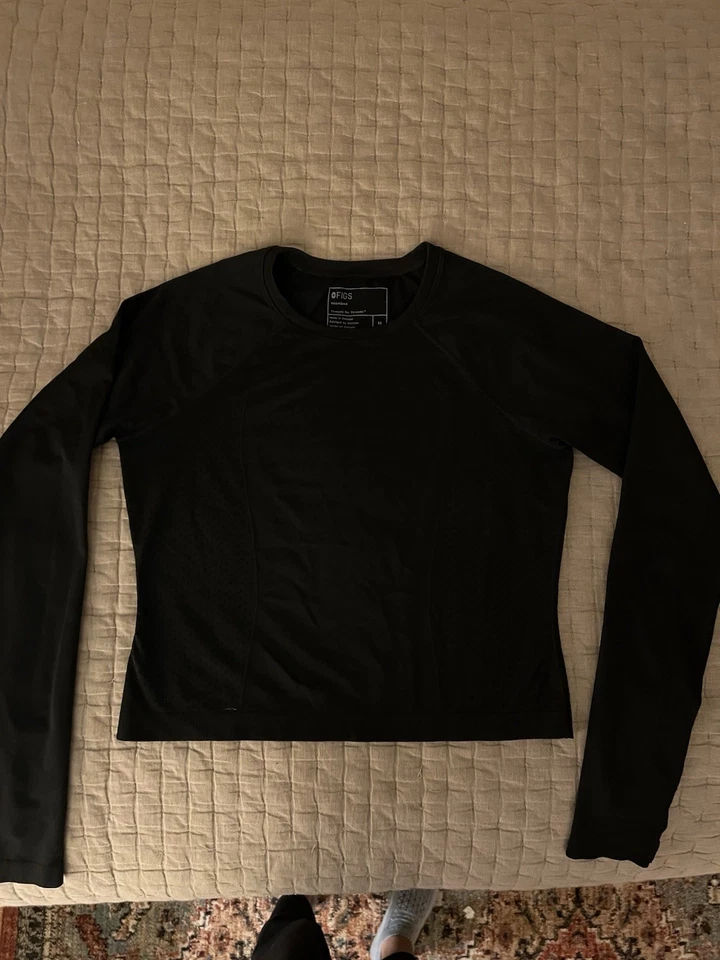 Figs Mujer Talla Mediana Recortado Negro Underscrub Manga Larga Foto 2 de 4