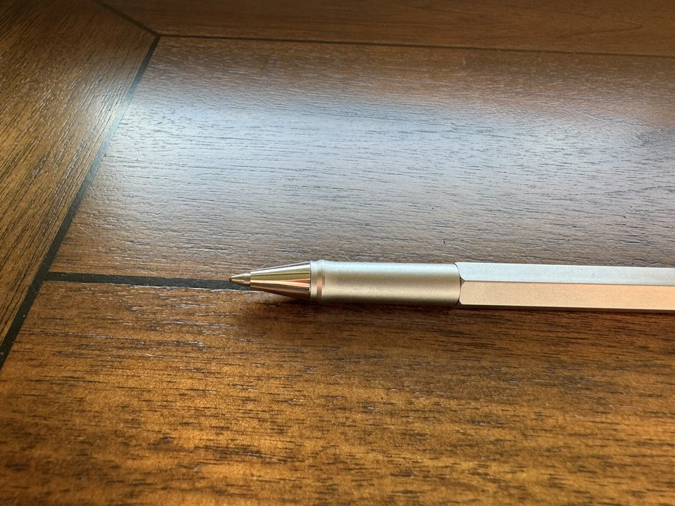 Bolígrafo Rotring Newton plateado Foto 4 de 4