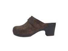 Crocs Women's Sarah Tooled Clogs, Brown, 6 Medium US