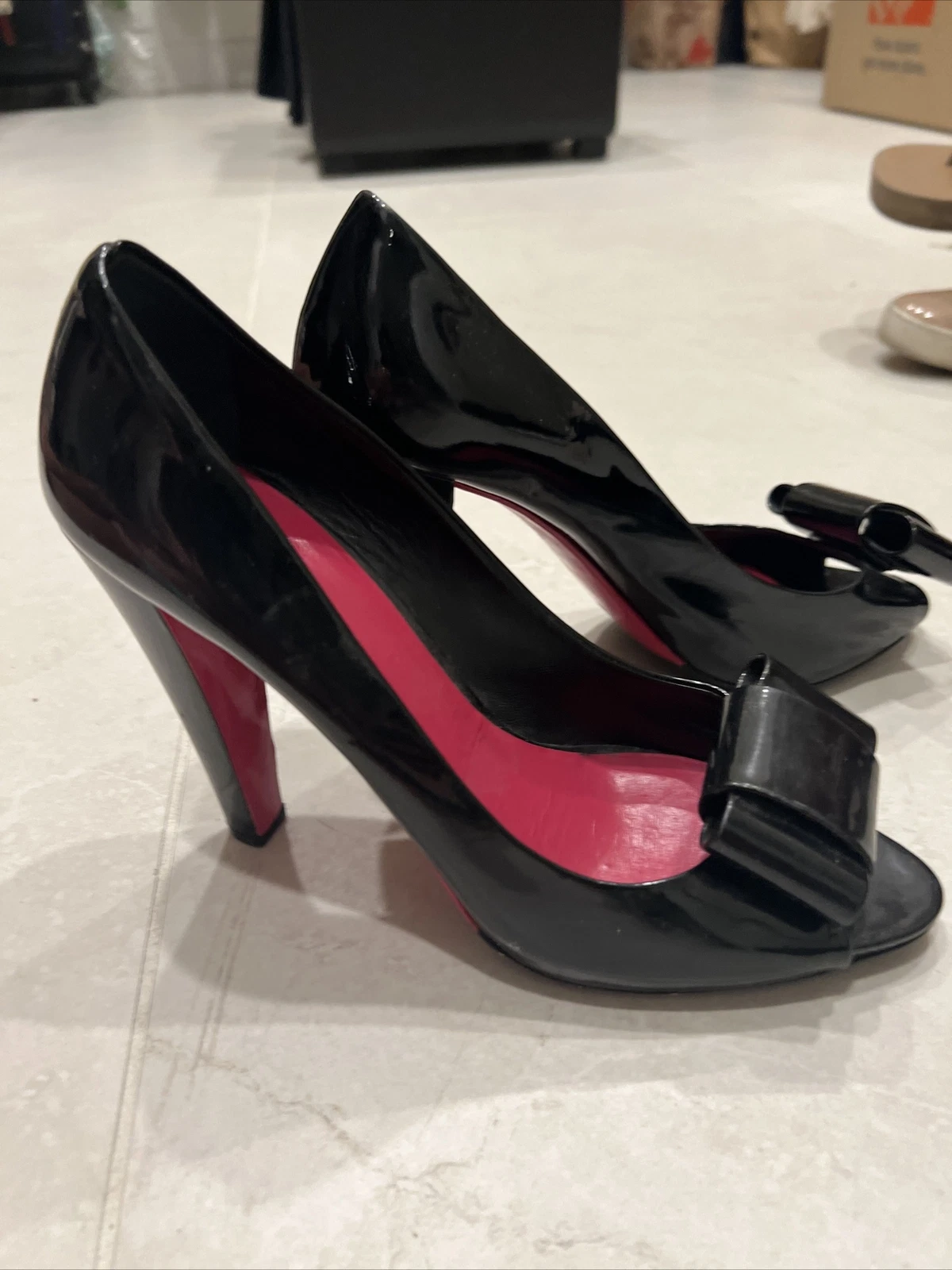 Scarpa da sera Miu Miu nera lacca lucida tacco 4 1 2 pollici taglia 41 (come 10 US)