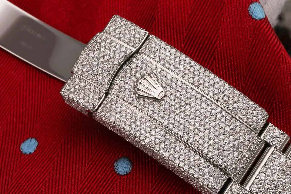 Rolex Datejust II 41 mm 116300 Red Vignette Roman Diamond Dial