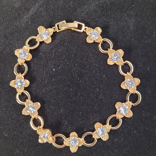 18K Gold Layered Flowers Bracelet (Oro Laminado) - Picture 1 of 9