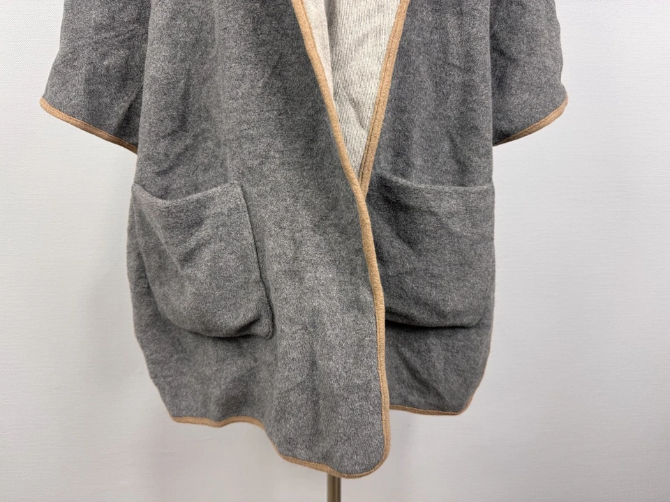 Vintage AKRIS PUNTO Wool Angora Gray Pockets Two Side Snap Poncho Coat Sz US 10 - Image 4 of 4