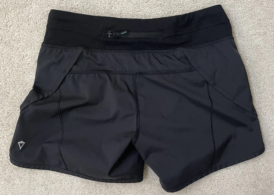 Pantalones cortos negros Ivivva by Lululemon para niñas 12 Foto 2 de 4