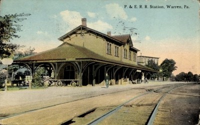 Ak Warren Pennsylvania USA, P. und E. R. R. Bahnhof - 11560620