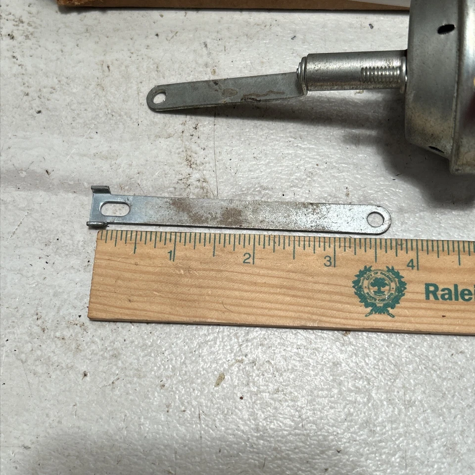 Ford Thunderbird 1967 calefacción de aire acondicionado puerta actuador de vacío C7SZ-18A318-B nuevo Autolite Foto 2 de 4