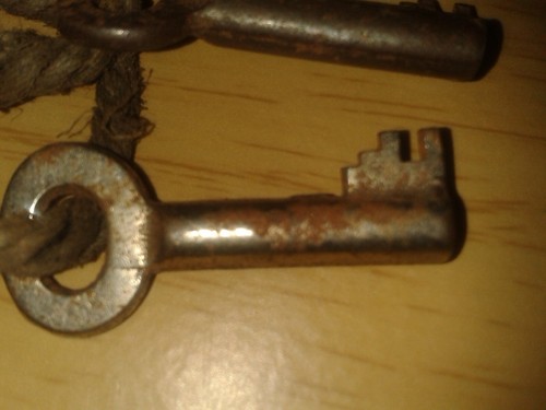 Vintage Belfry brand padlock style keys. (D27a) - Picture 3 of 5