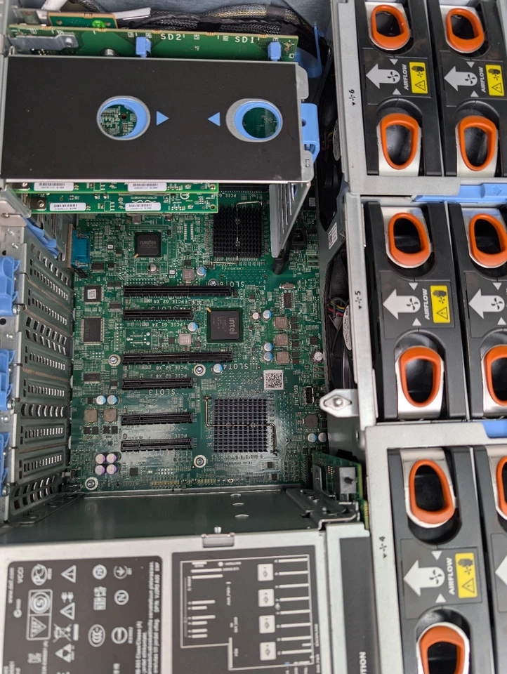 Dell PowerEdge R910 Server (ohne Festplatten) - Gebraucht - Bild 4 von 4