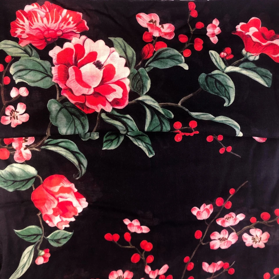 Nueva bufanda japonesa Alexander McQueen escena floral Foto 2 de 4