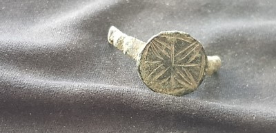 Super kleiner P.Med.Relikt Ring Lünettenteil mit stilisiertem Stern von Bethlehem L111k