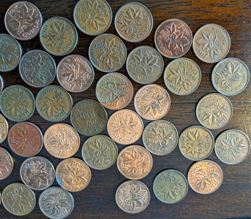 1970's circulated CANADIAN PENNY ROLL Canada small cent full roll of 50 pennies - Picture 4 of 5