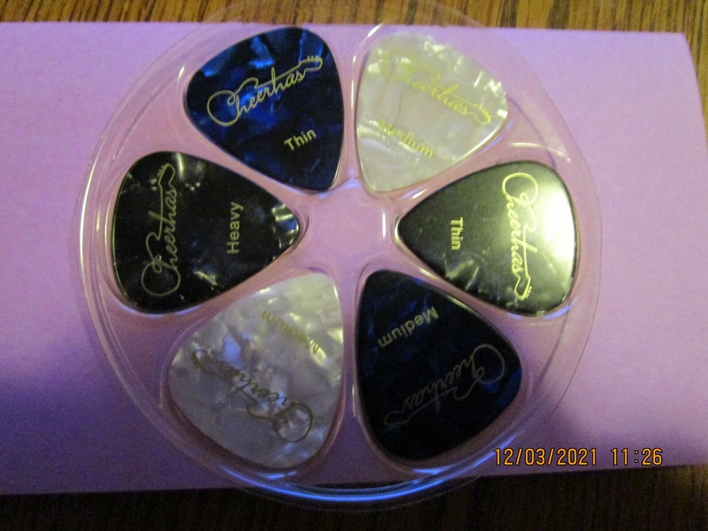 Premium 6-Piece Cheerhas Celluloid Guitar Pick Set - Multiple Colors & Thicknesses  