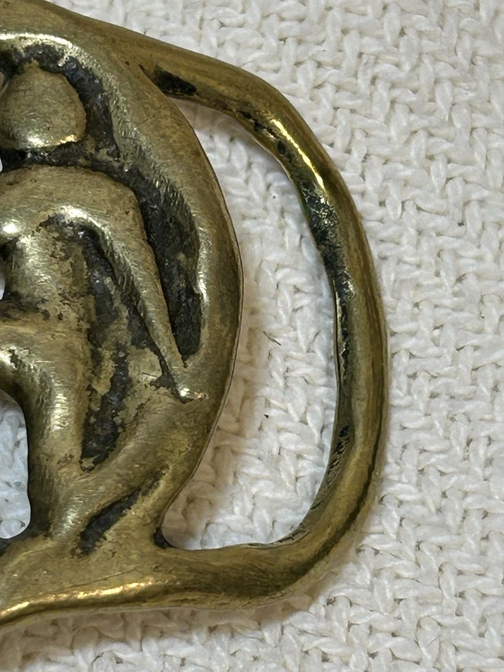 Hebilla de cinturón de latón hecha en Israel dos figuras humanas diseño de pentagrama de estrellas extraño Foto 4 de 4