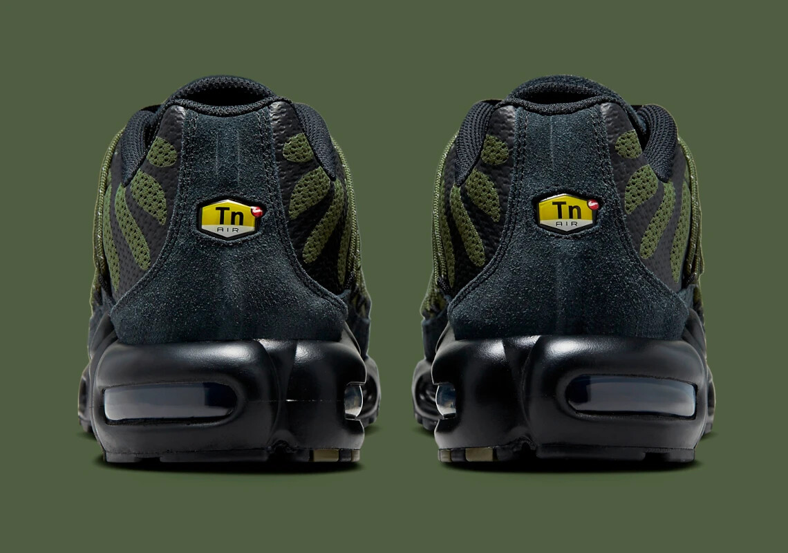 Yyyy様　AIR MOC ULTRA ブラック　カーキ　2足セット Size 11 - Nike Air Max Plus Utility Medium Olive for sale online
