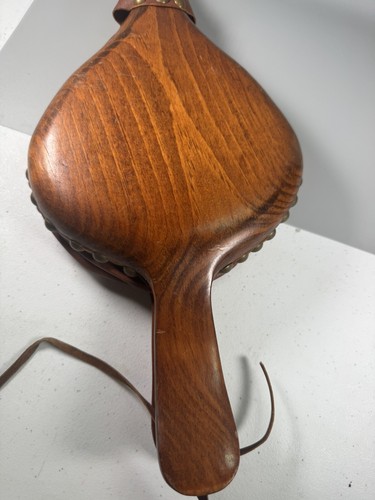Soffietto per camino vintage lavorato a mano in legno e pelle con borchie in ottone - Foto 6 di 14