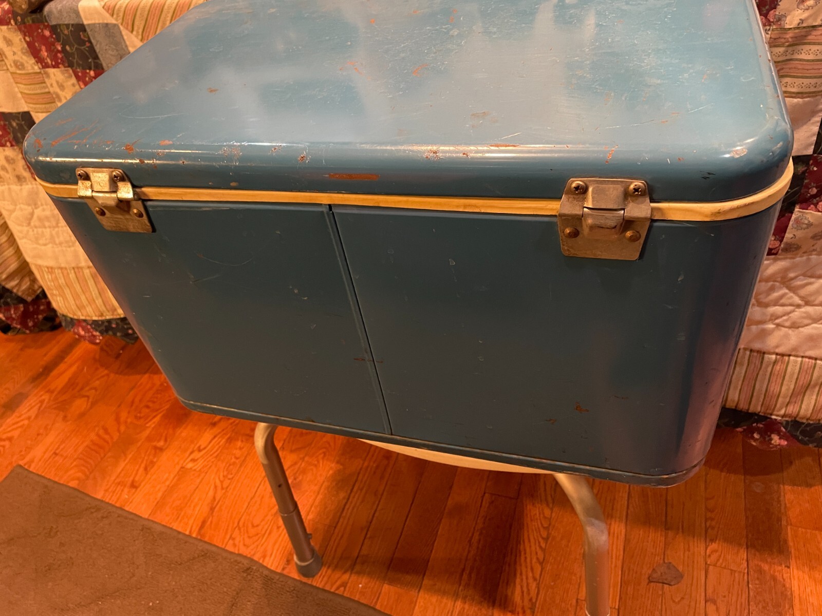 VINTAGE VAGABOND PICNIC CAMPING METAL ICE CHEST COOLER by Thermos robin
