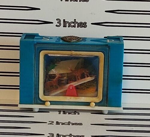 1 (One) Piece Plastic TV Snow Globe Salt and Pepper Shakers - Georgia