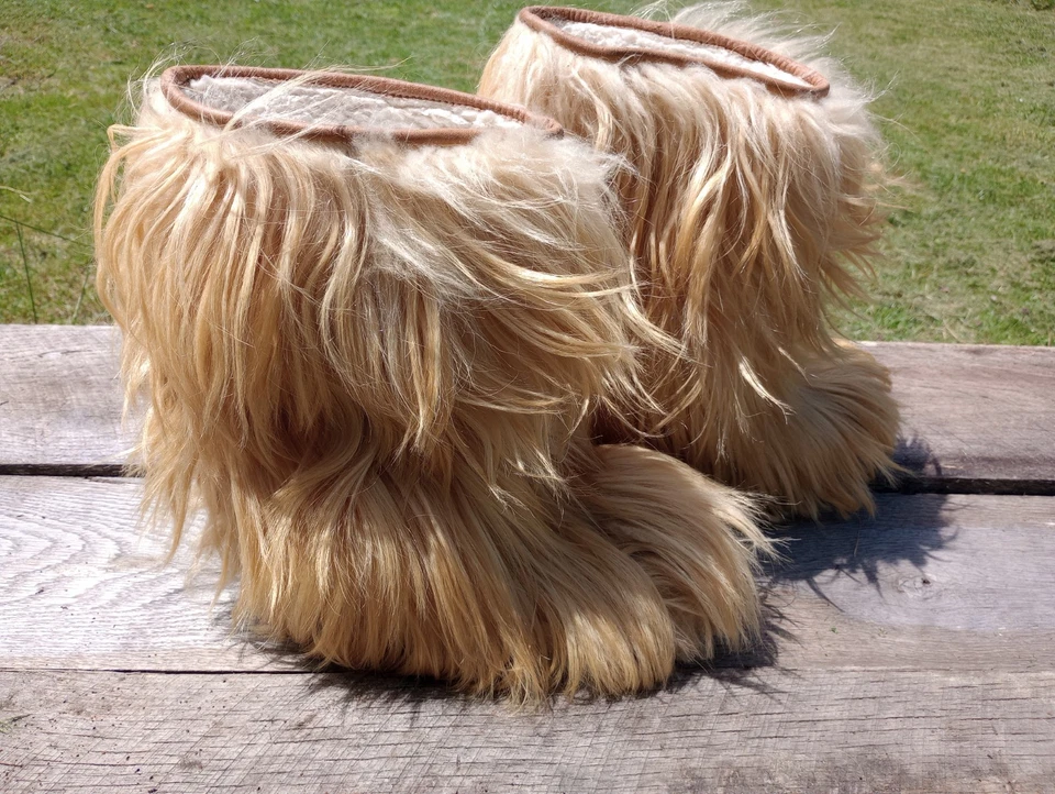 Vintage Roluc Ideal Goat Fur Boots, Made In Italy Size 41 42 - Image 2 of 4