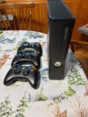 Microsoft Xbox 360 S 1439 250gb - Console, 3 Controllers, and more