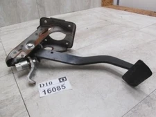 Brake Pedal Pruise 2002 Toyota Floor Foot Pad Lever Mount Bracket OEM