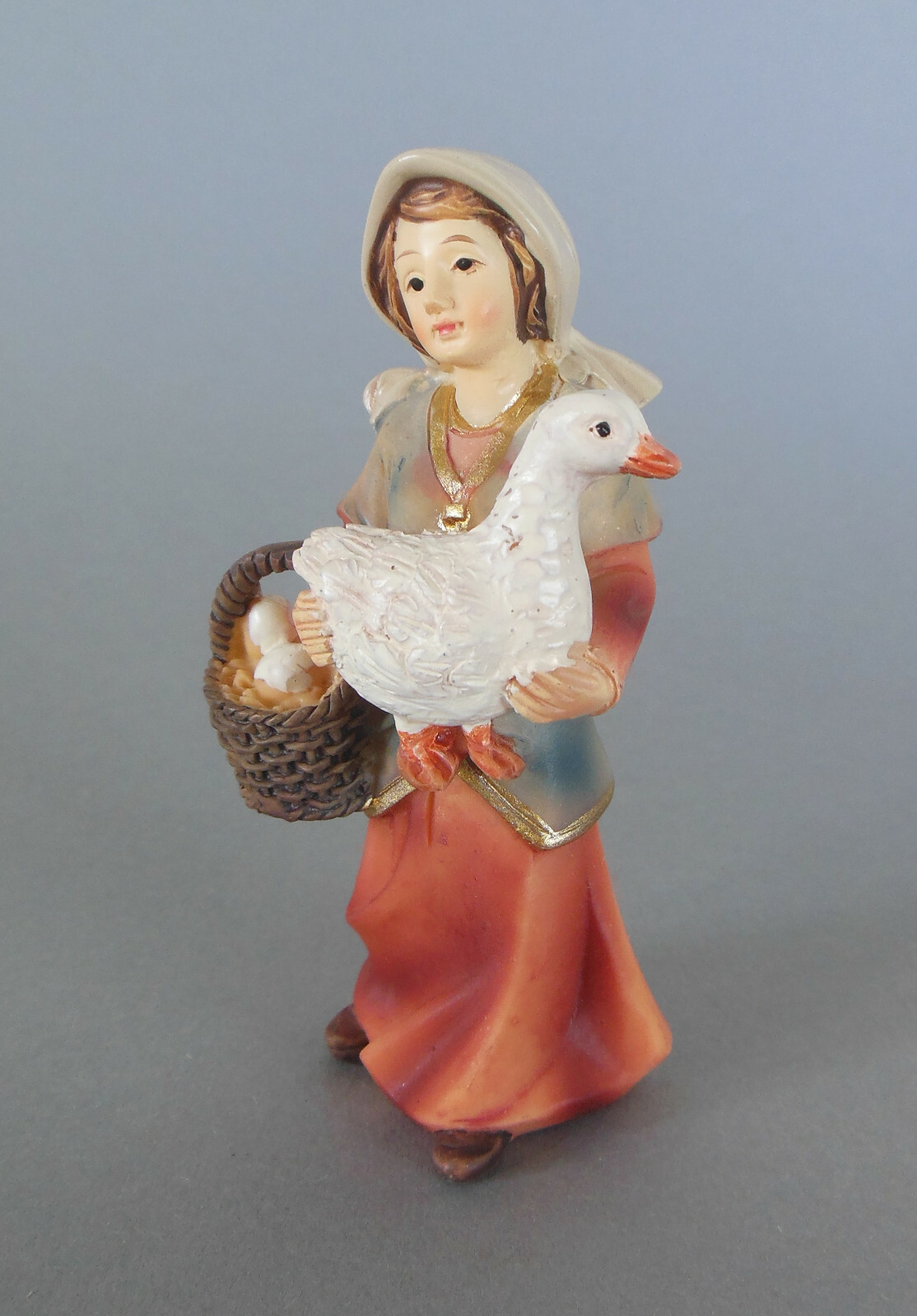 Thumbnail - Hirtin Mit Gans Und Korb 10 Cm Hoch Für Krippenfiguren Größe 11 Cm