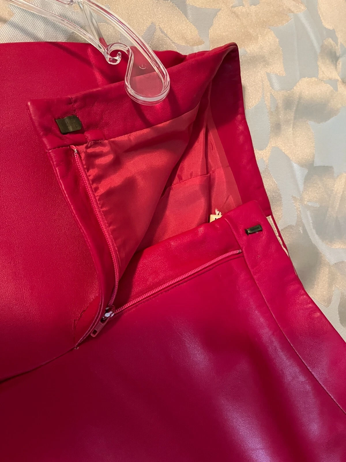 Pantaloni vintage Versus Versace rosa rosso morbido in pelle taglia 40