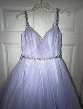 Lilac prom dress with beaded straps and waist. Size: 4 prom eveningwear