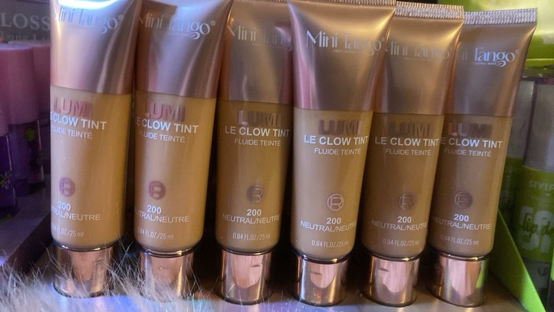 Mini Tango Lumi Le Glow Tint Liquid Foundation Shade 200 Neutral 0.84 fl oz