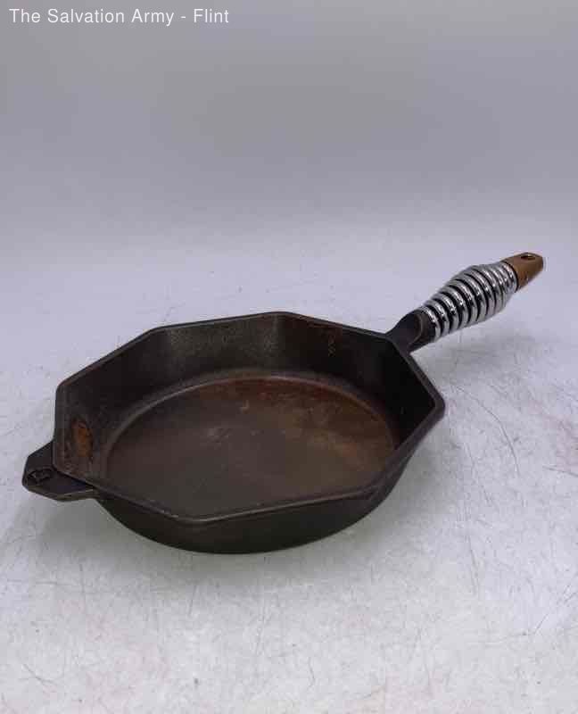 Finex No.10 Portland Oregon Black Cast Iron Octagonal Shaped Skillet