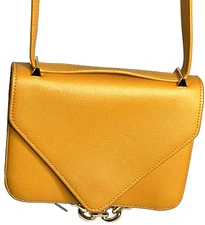 Bottega Veneta Leather The Mount Envelope Chain Medium purse not authenticated