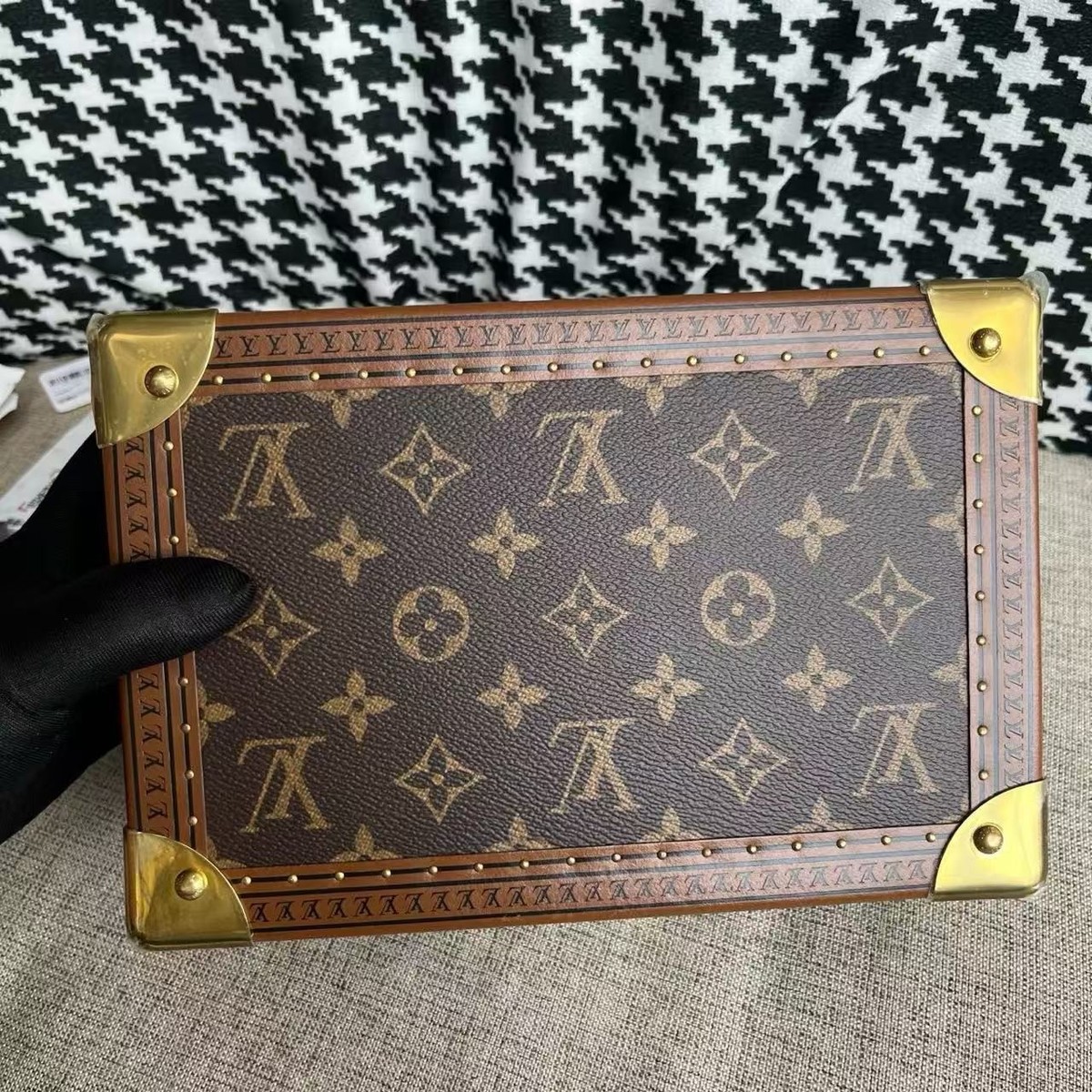 こ*ん様 【超美品】Louis Vuitton モノグラム ケース Louis Vuitton Monogram Coffret Trésor 24 Cosmetic Case M10137