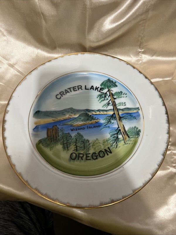 10 1/4 Inch Crater Lake Oregon Wizard Island Collector Plate