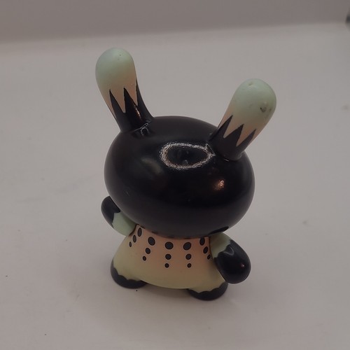Fatale Dunny by TARA MCPHERSON 3-inch vinyl Kidrobot 2010 - UNUSED - Picture 3 of 5