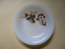 Assiette fleurie estampillée