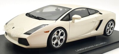 ミニカー AUTOart Lamborghini Gallardo 1:18 1/18 LAMBORGHINI GALLARDO by AUTOart Models - Full Review - YouTube