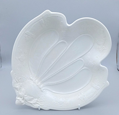 Spode Imperial Fancies elegante geformte flache Schüssel in Elfenbein mit Erdbeerspitze