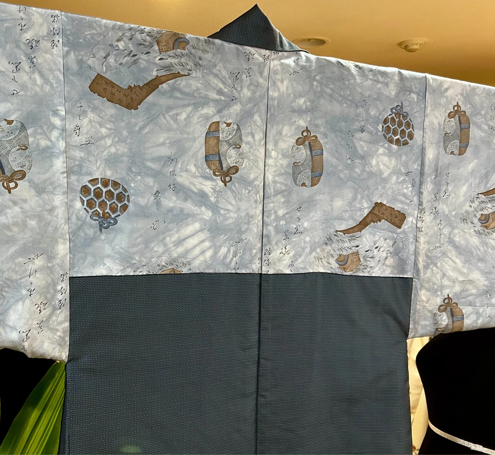 Unused Men s Haori, Pure Silk, deep navy blue, small size, excellent condition. - product detail image 16