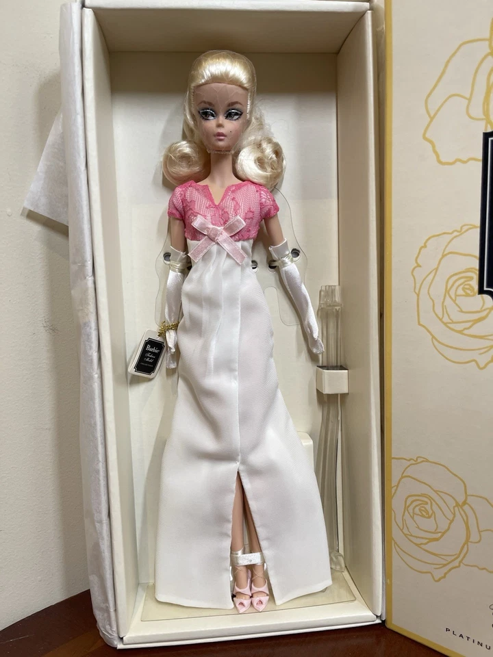 2015 PLATINUM LABEL - BFMC US Convention Blonde Barbie Doll - DKN08 - Image 3 of 3