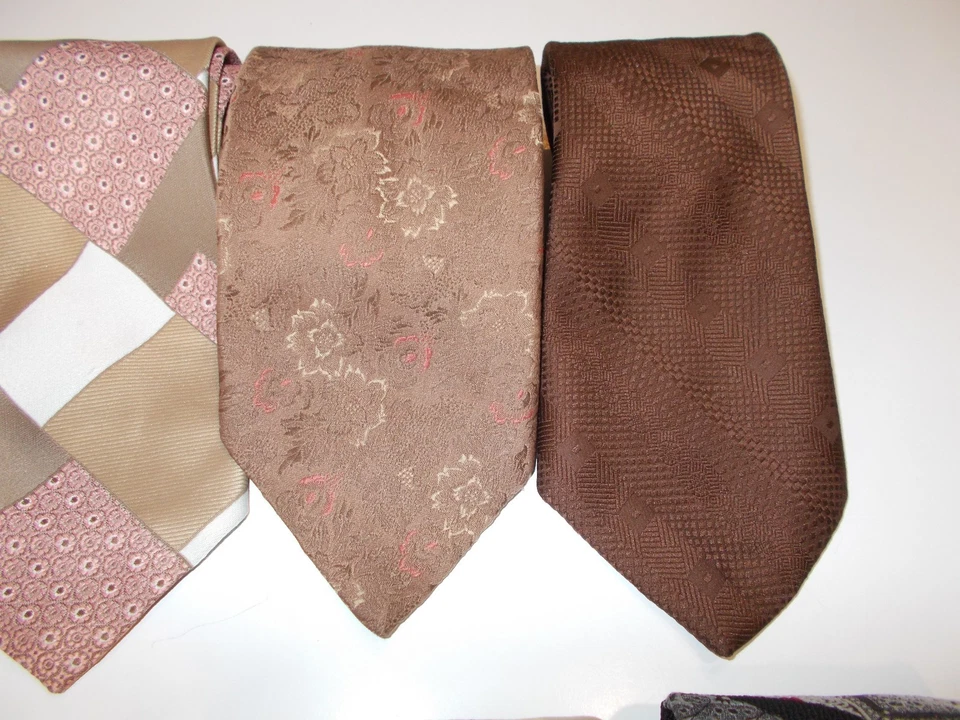 Lot of 10- Vintage Men's Neck Ties Wide Multi Color Retro Various Brands - Image 3 of 4