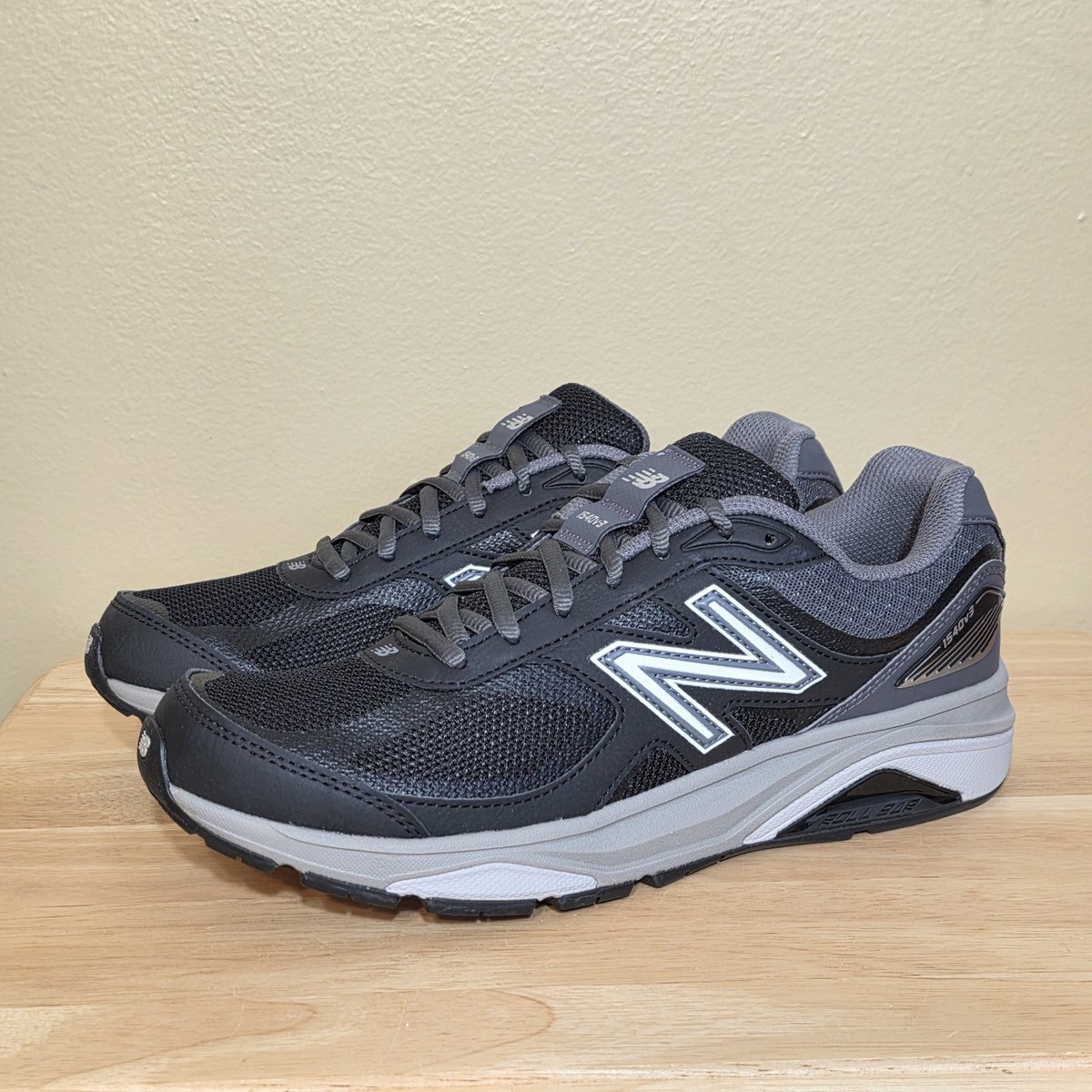 New Balance 1540v3 Mens Size 9 B Narrow Running Shoes M1540BK3 New Balance 1540v3 Narrow Running Shoes Black Grey M1540BK3  main image 4