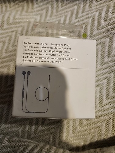 Apple - EarPods Headphone with 3.5mm Plug - White - NEW OPEN BOX - Picture 2 of 4