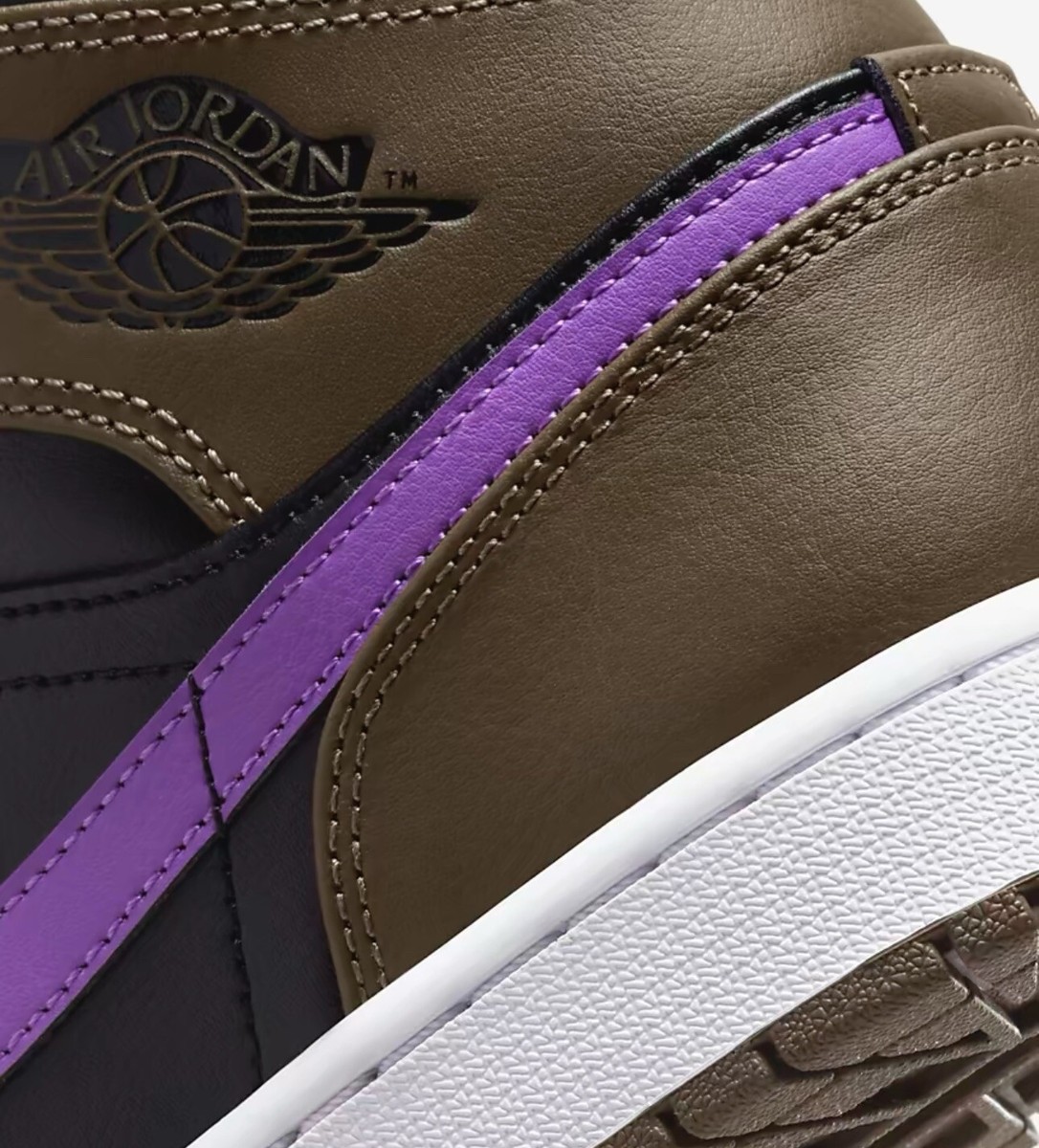靴 Jordan 1 Mid Palomino Wild Berry Amazon.com | Nike Men's Air Jordan 1 Mid Sneaker, Palomino
