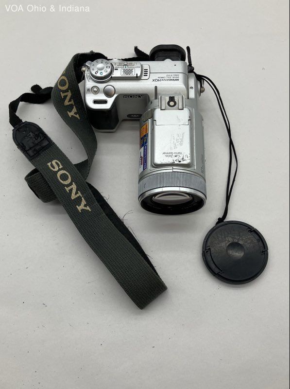 Vintage Sony Cyber-shot DSC-F717 5.0MP Digital Camera Carl Zeiss Lens 10x Zoom