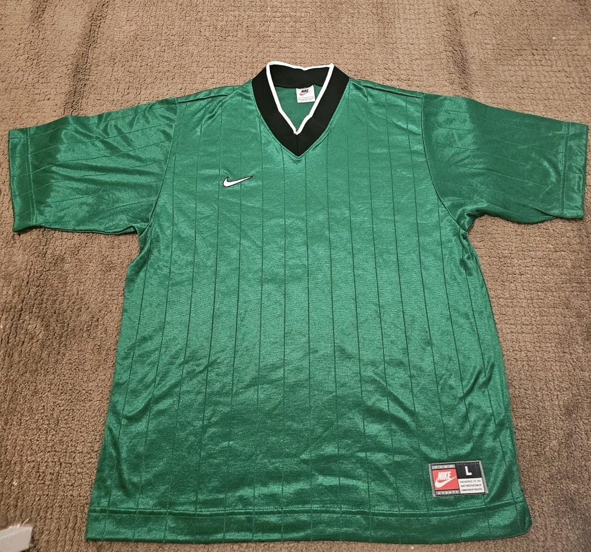 Vintage 90s NIKE Men's Green Striped SOCCER JERSEY - Large