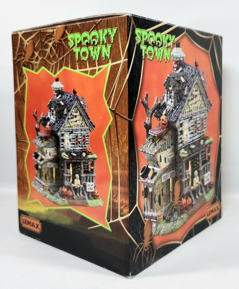 LEMAX Spooky Town 75185 Creepy Neighborhood House & 2 Extra Figures
