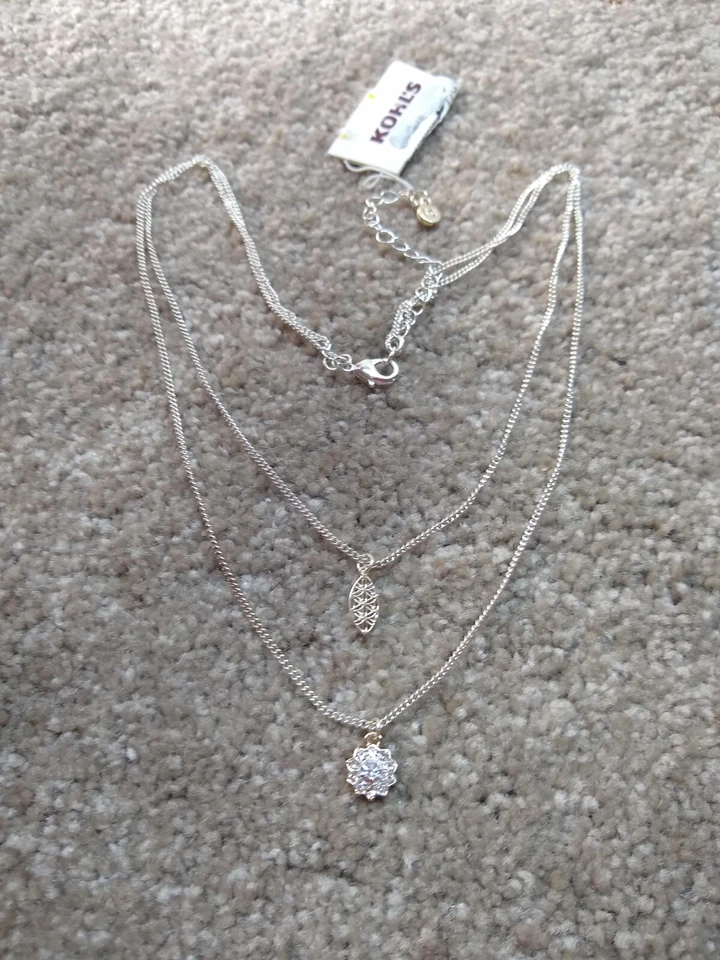 Collar de cadena Kohl's tono plata con colgante Foto 3 de 4