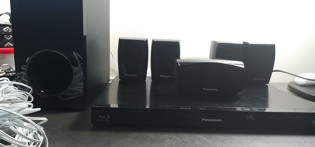 Panasonic SA BTT270 3D Blu-ray DVD Disc Home Theater System