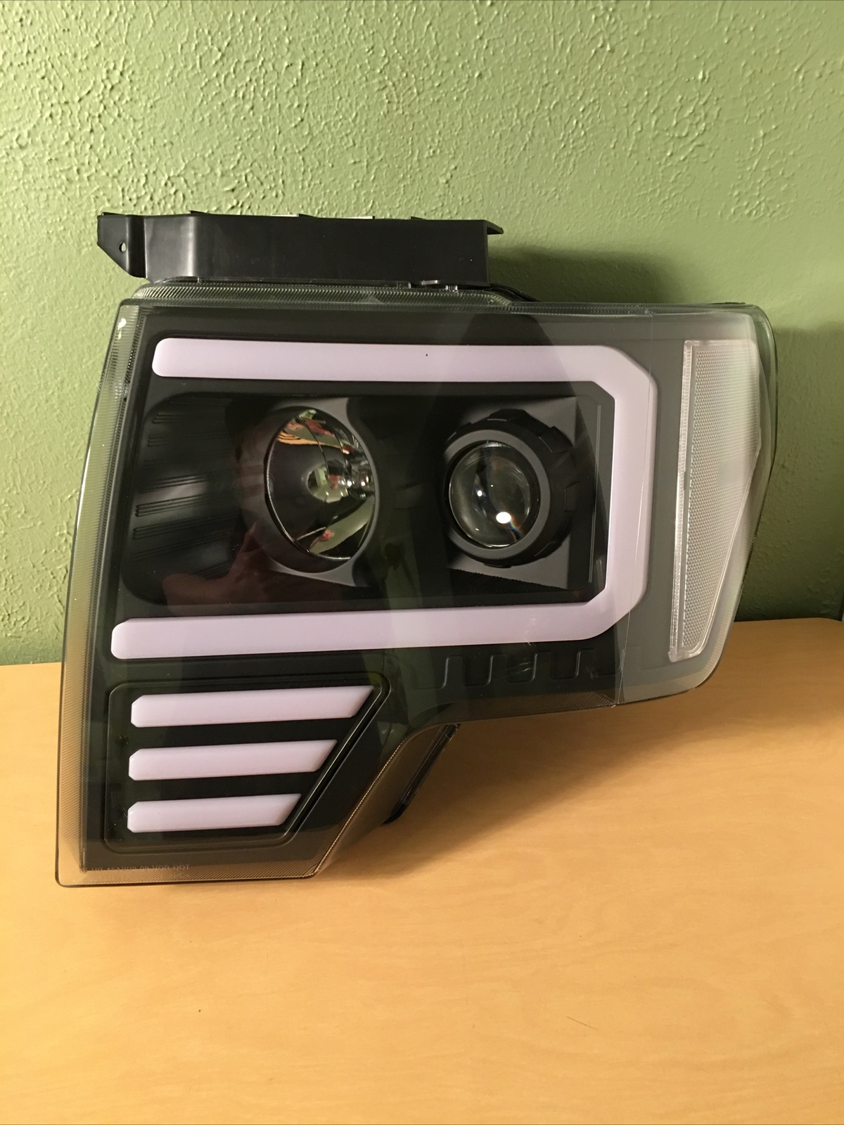 MINT 2009-2014 Ford F150 Right RH Passenger Halogen Headlight OEM